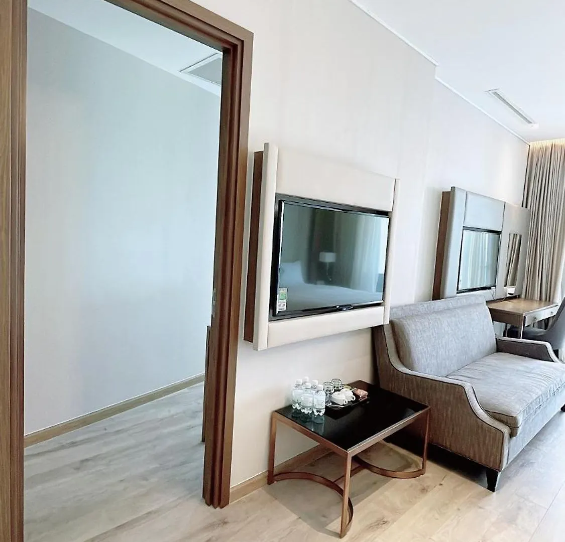 Апартаменты Oceanfront Suites Нячанг Вьетнам